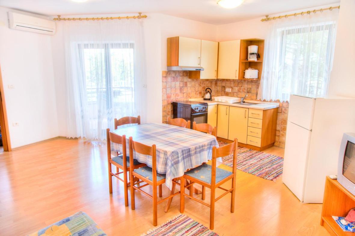 Apartment Josip 2011 Fazana Exterior photo